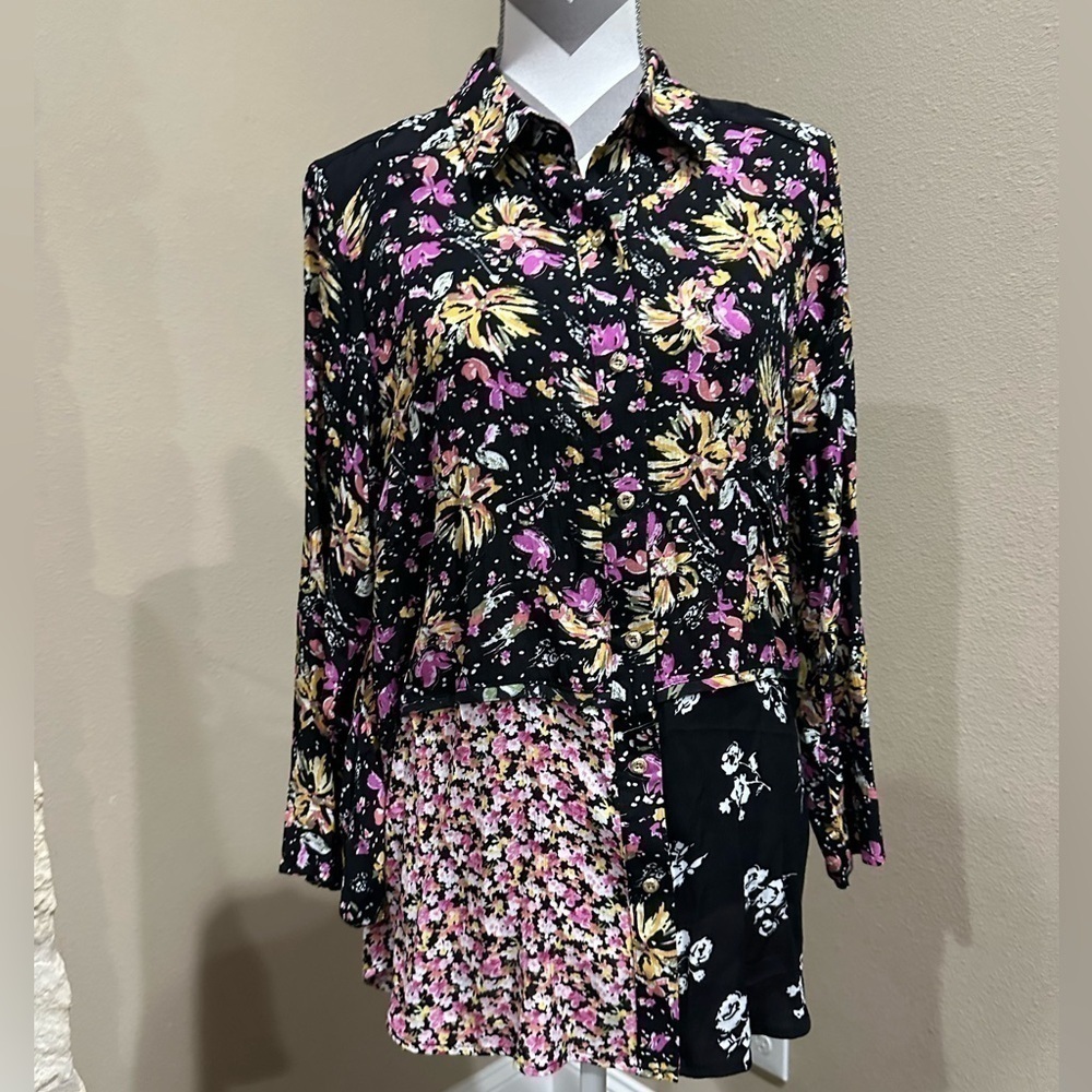 Calessa Black Floral Button up Blouse, EUC!
